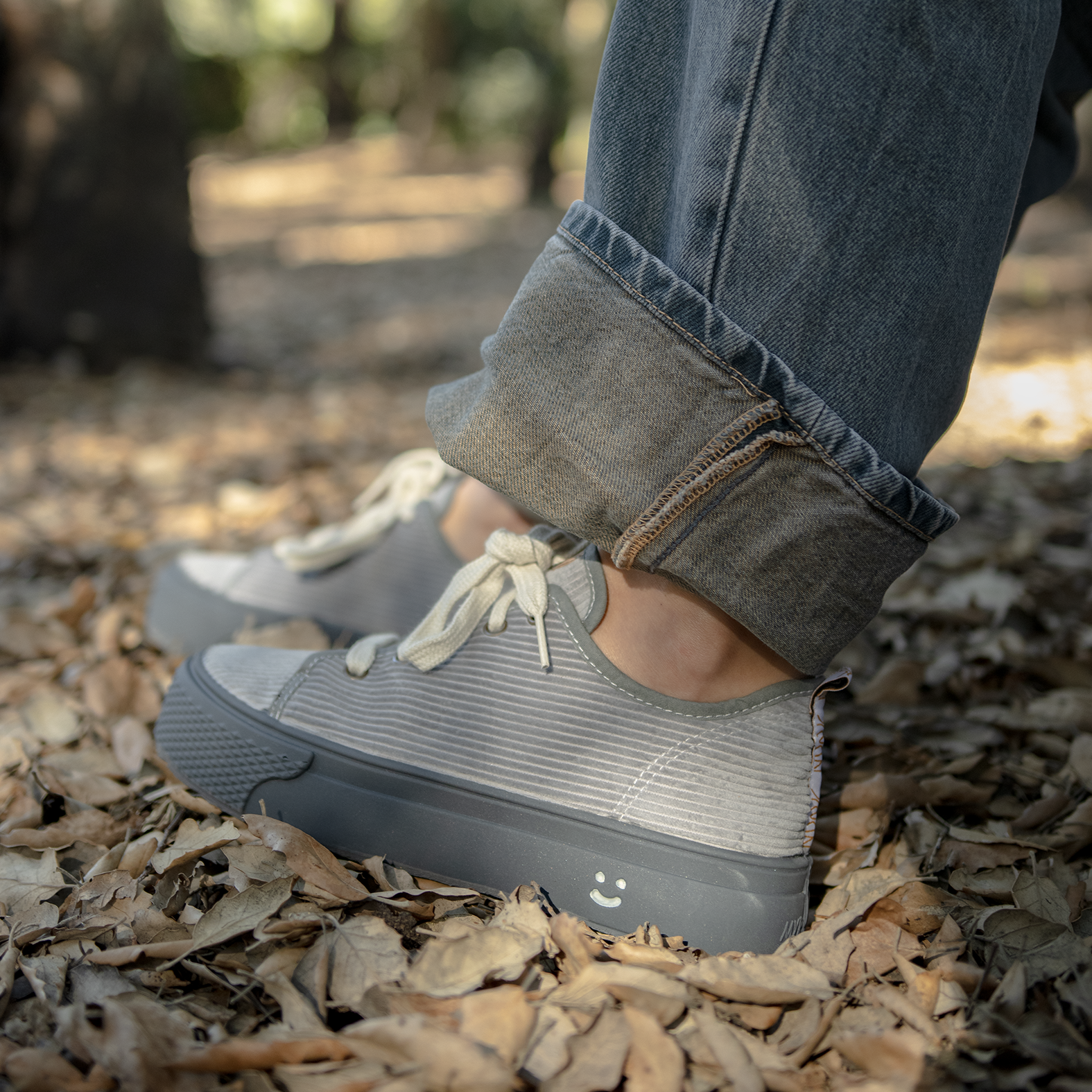 Zapatillas con aroma a bosque mediterráneo hechas en España.